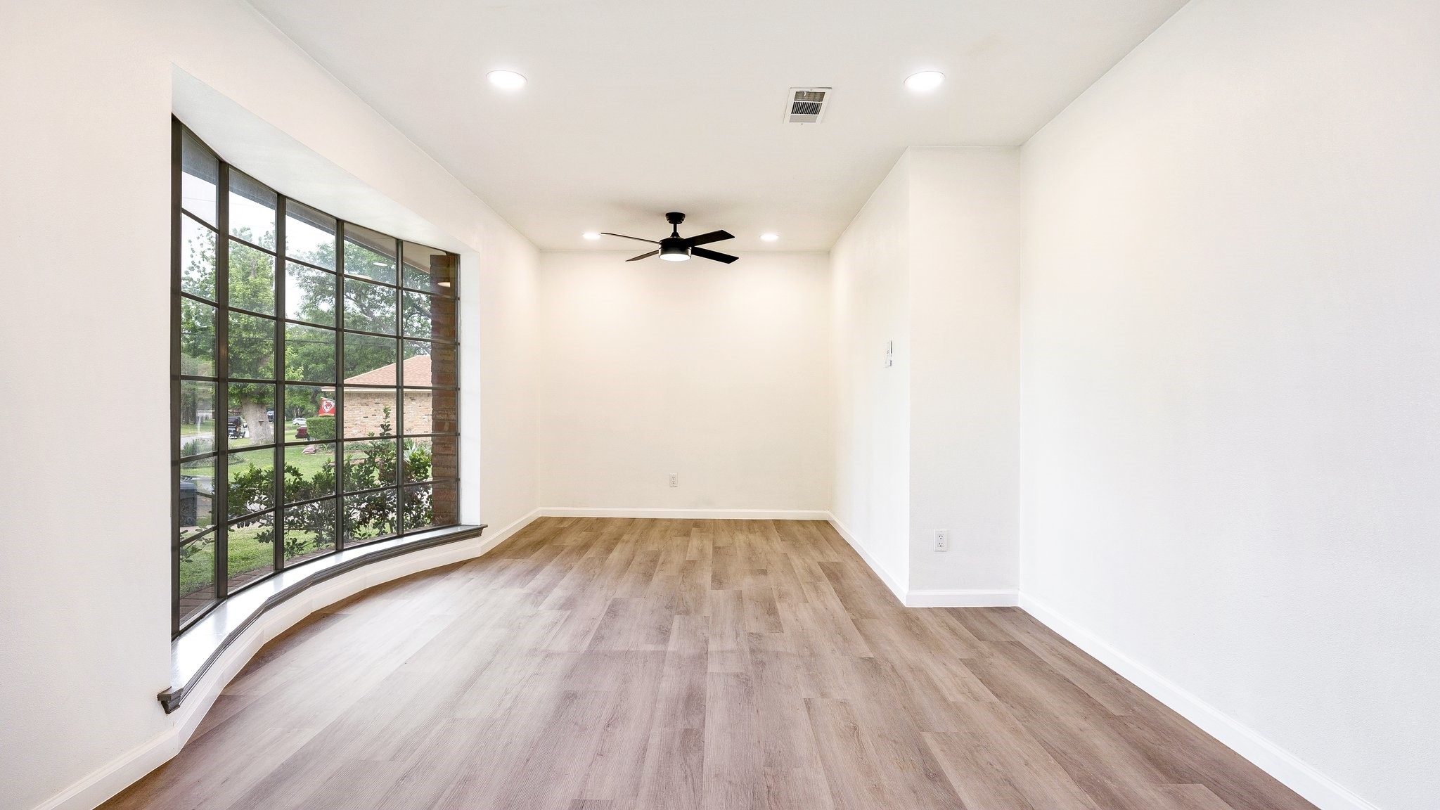 400 Brook Hollow Circle Desoto TX 75115