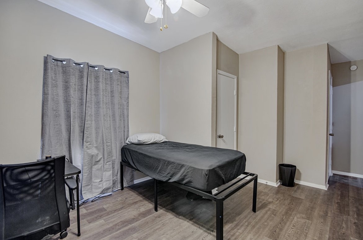 3952 J Rendon Road Burleson TX 76028