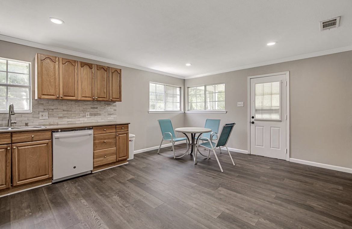3952 J Rendon Road Burleson TX 76028