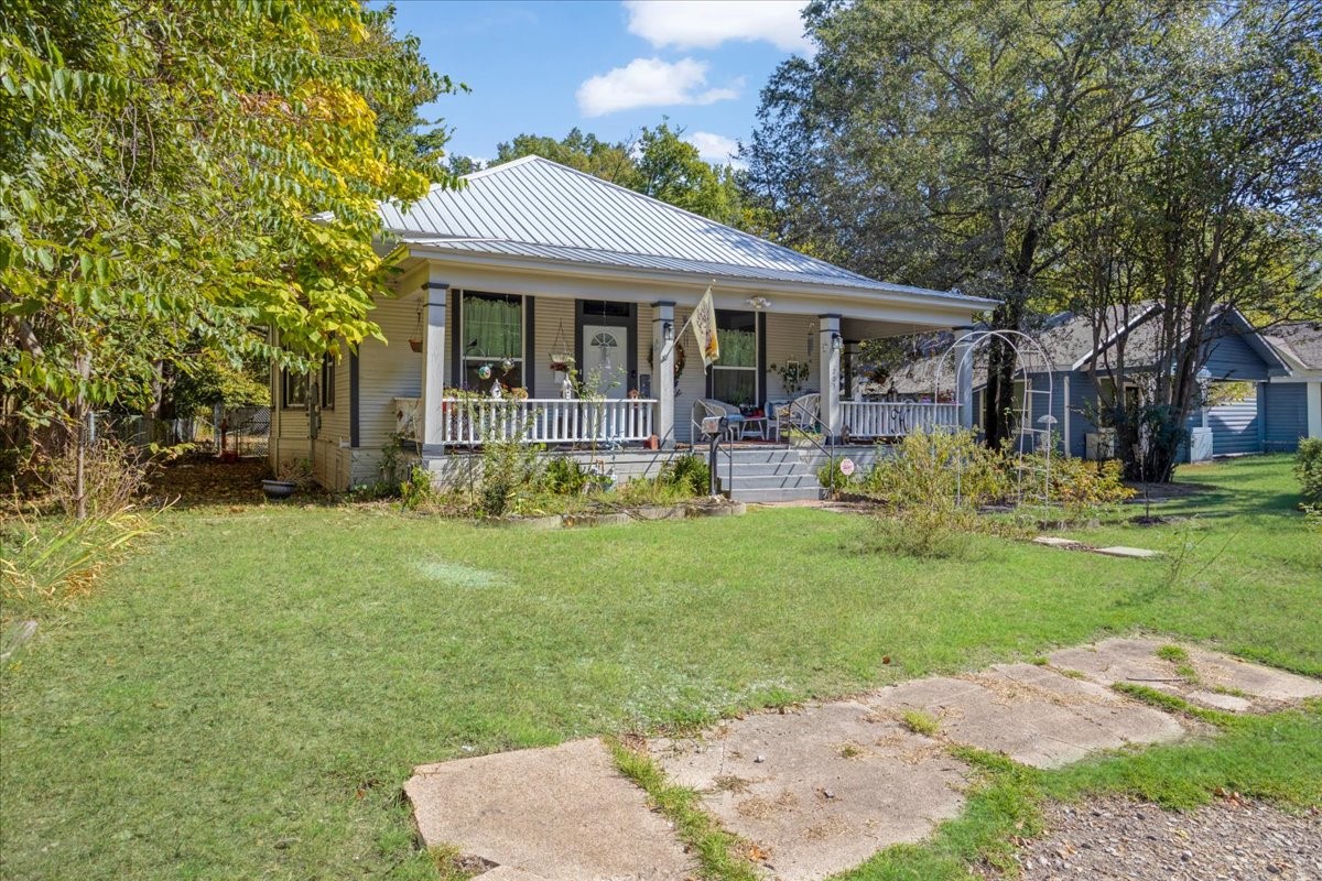 203 19th Street SE Paris TX 75460