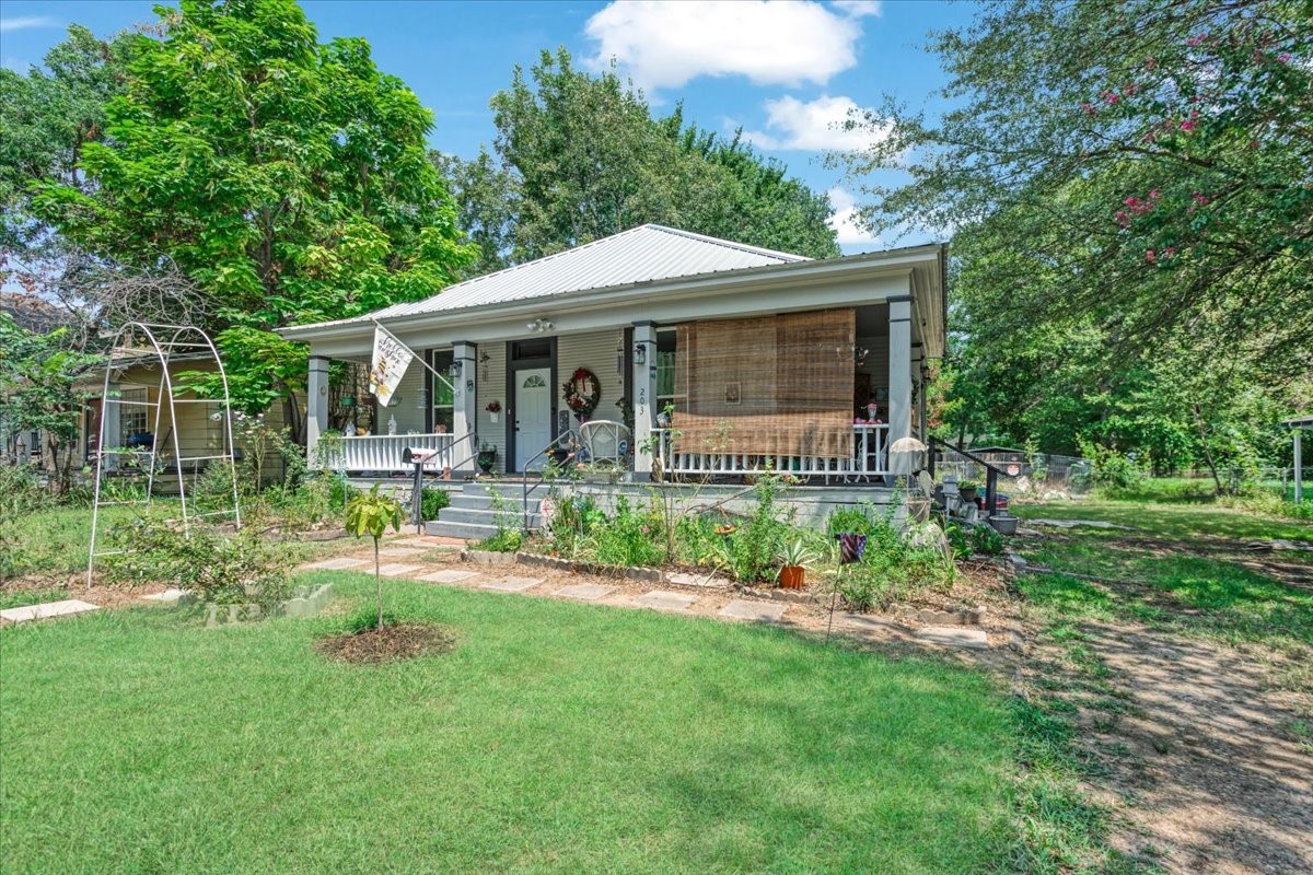 203 19th Street SE Paris TX 75460