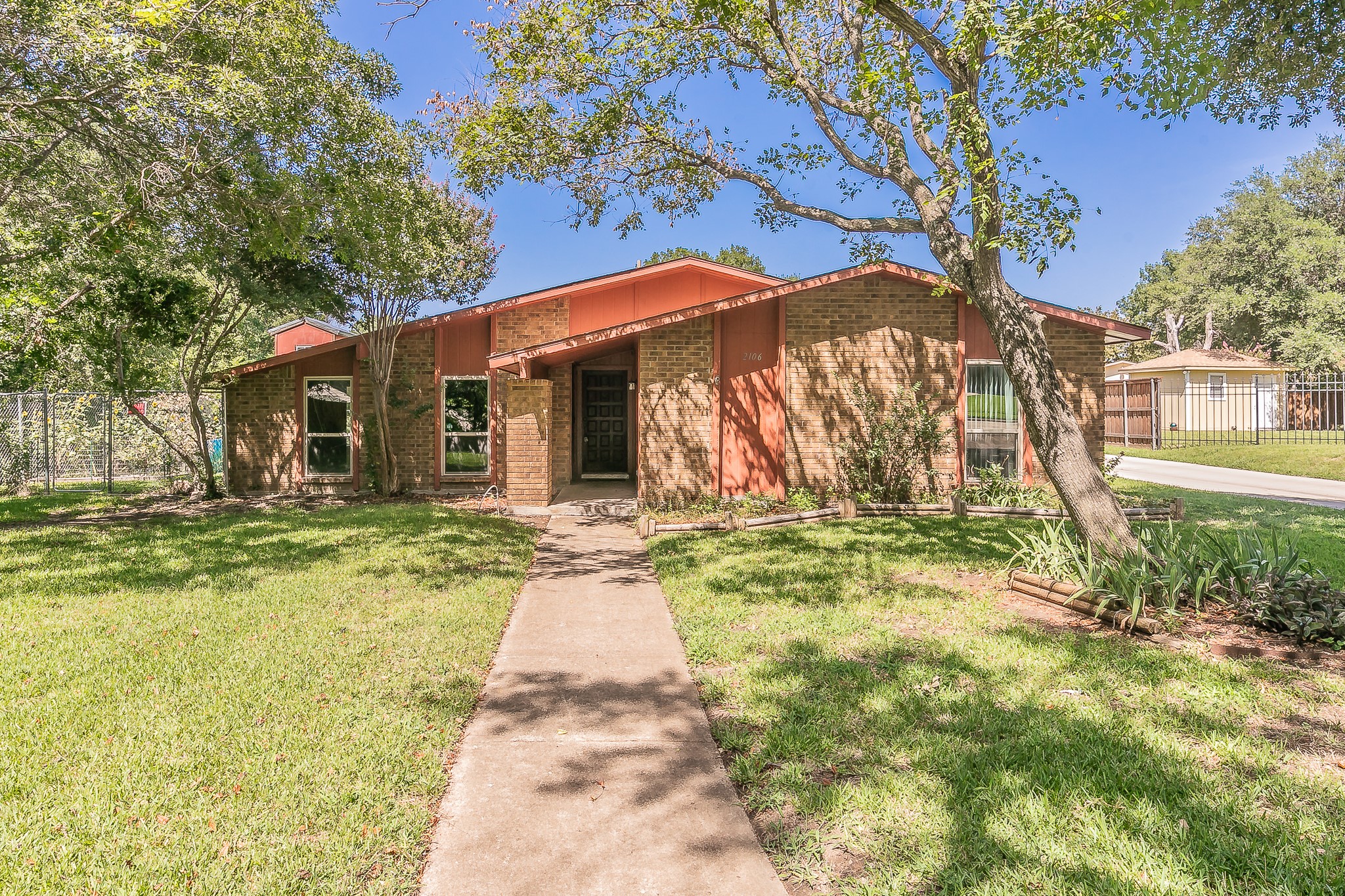 2106 Acer Court Grand Prairie TX 75052