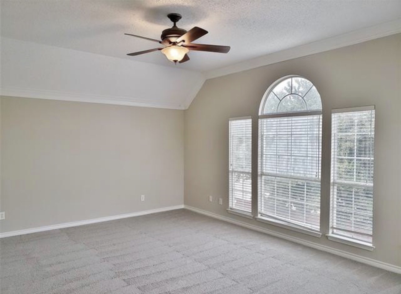 211 Moss Hill Road Irving TX 75063