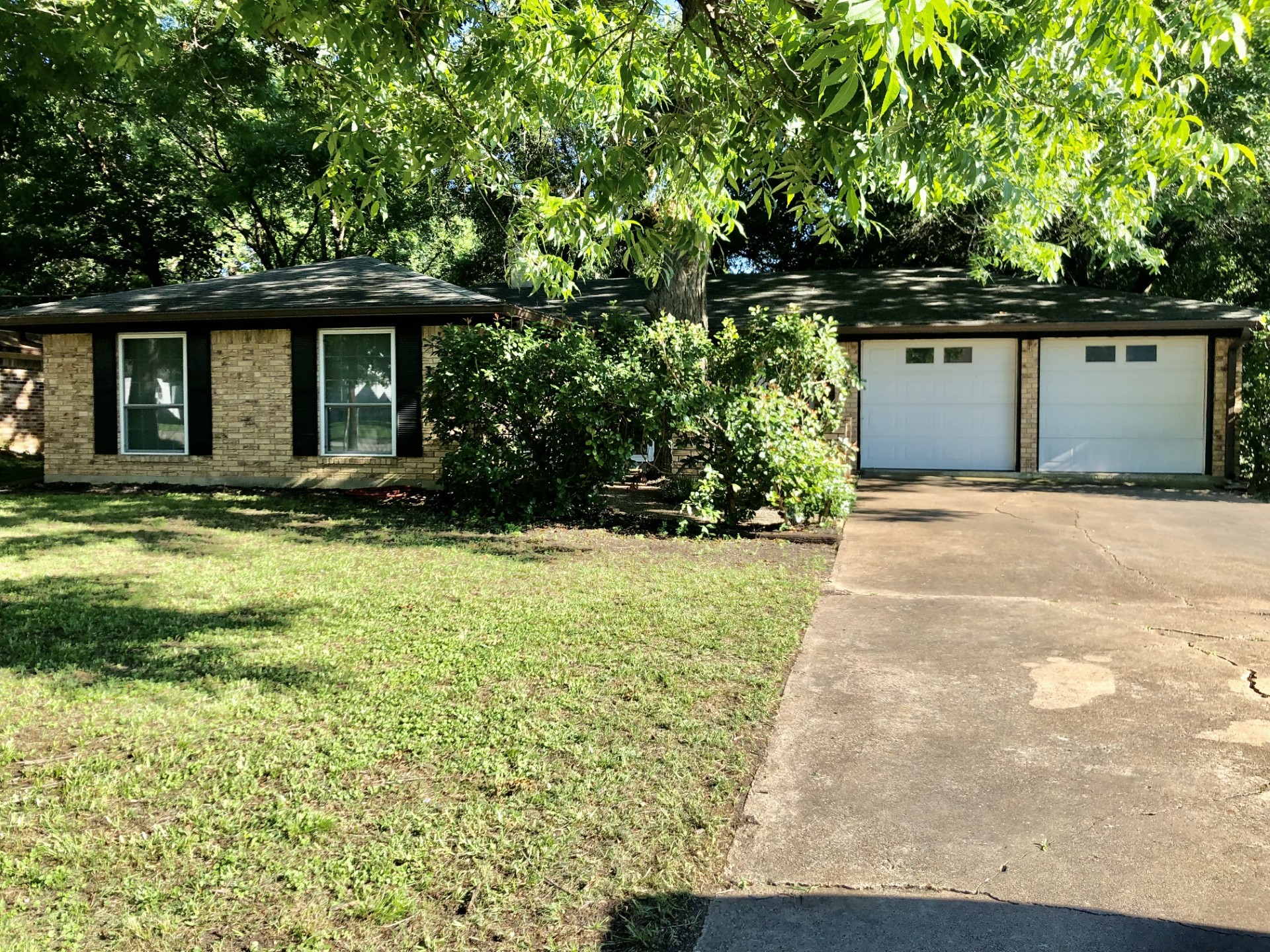 1030 E Elm Street Hillsboro TX 76645