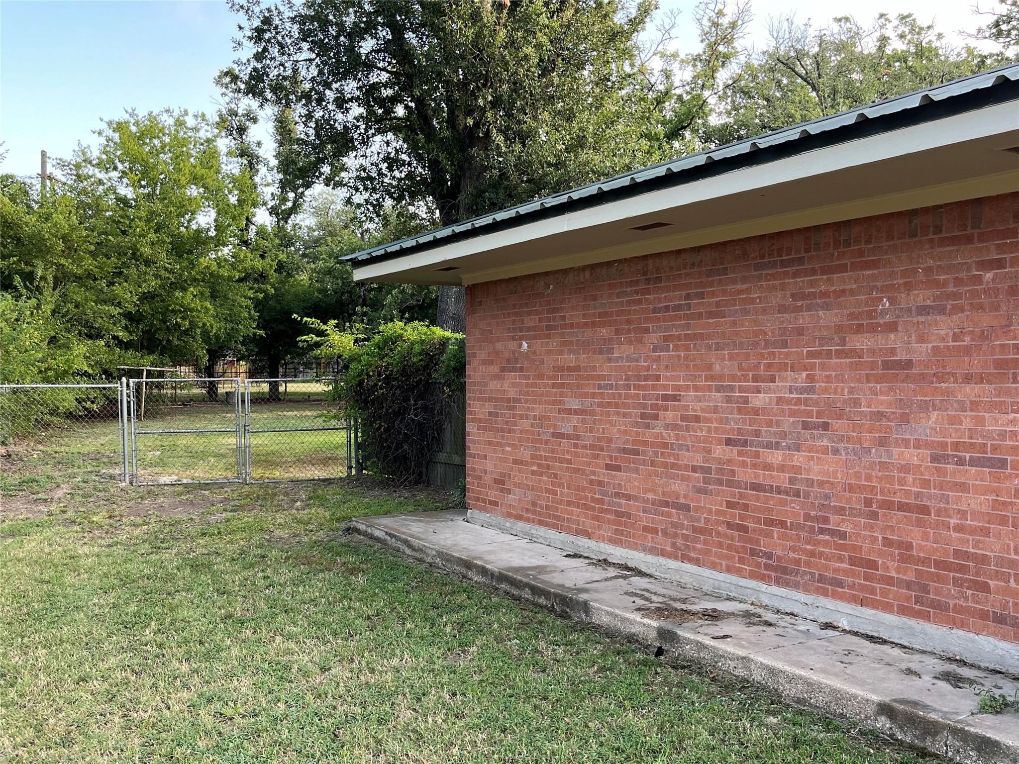 817 E Holly Lane Mexia TX 76667