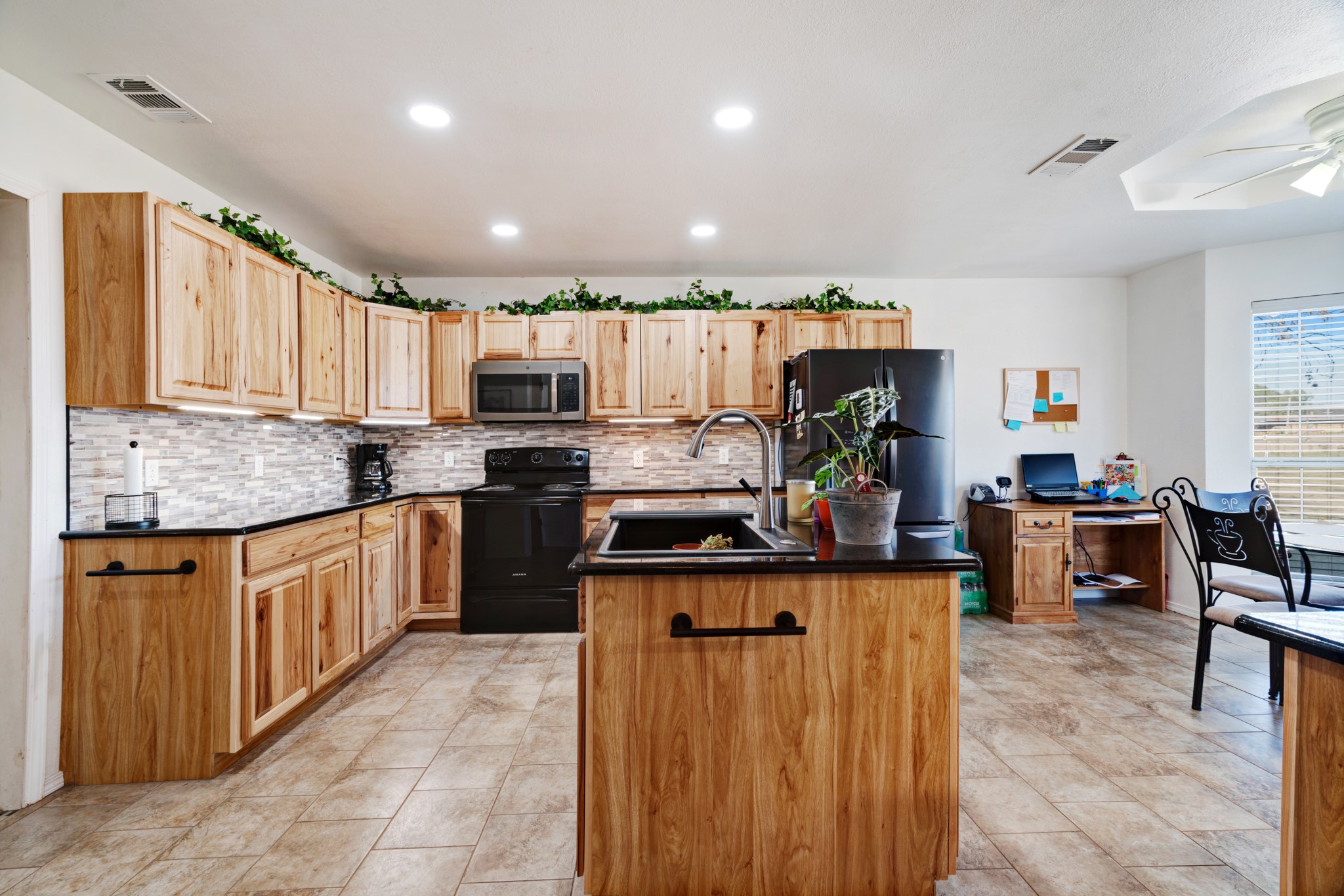 214 1501 Spur Deport TX 75435