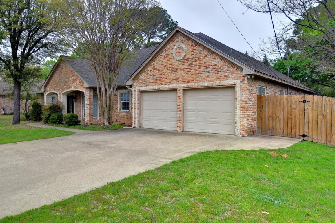 1206 3rd Street Granbury TX 76048