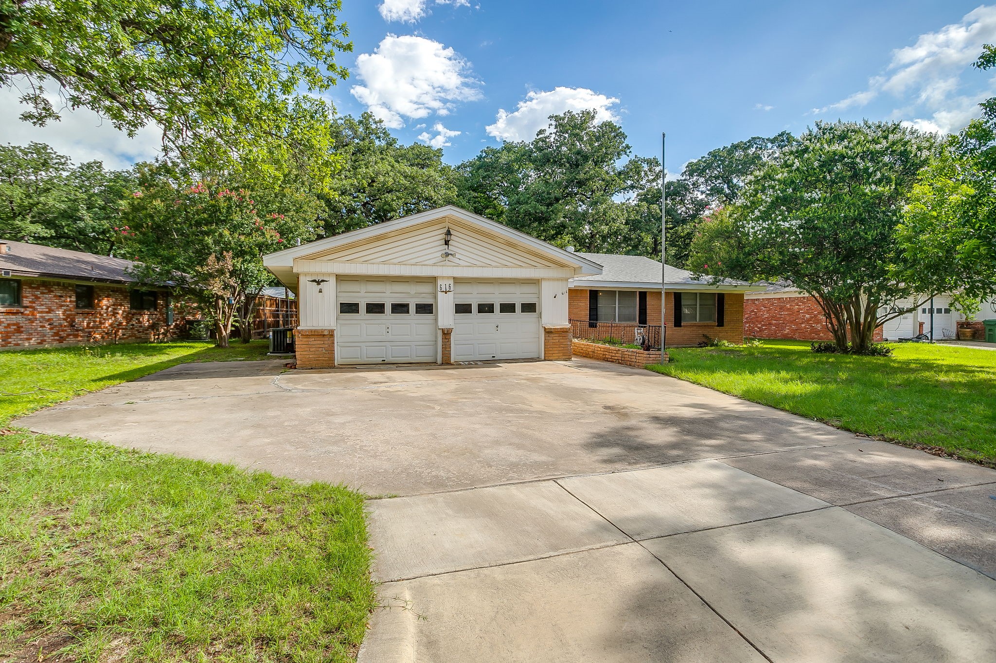 616 Post Oak Drive Hurst TX 76053