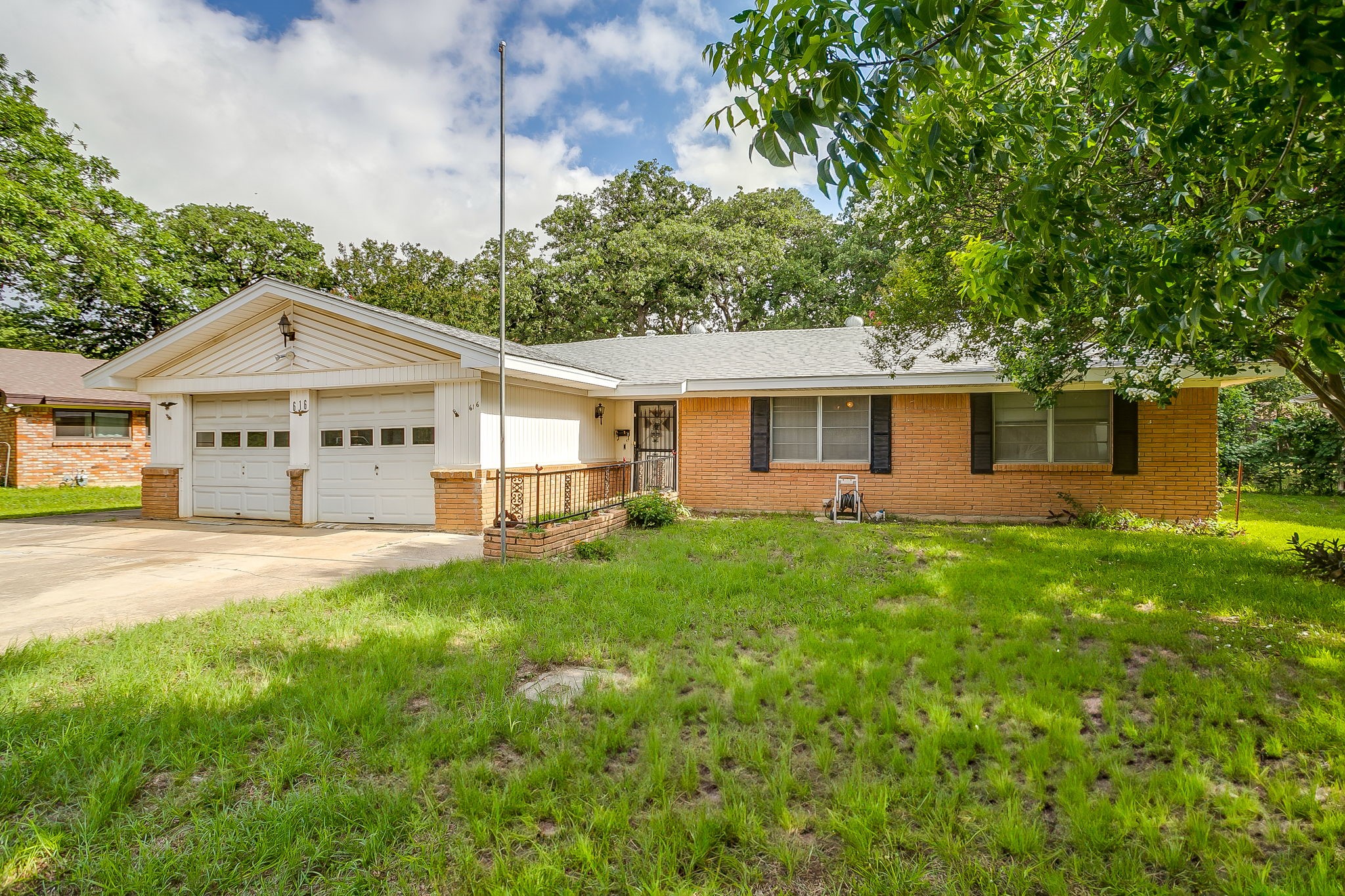 616 Post Oak Drive Hurst TX 76053