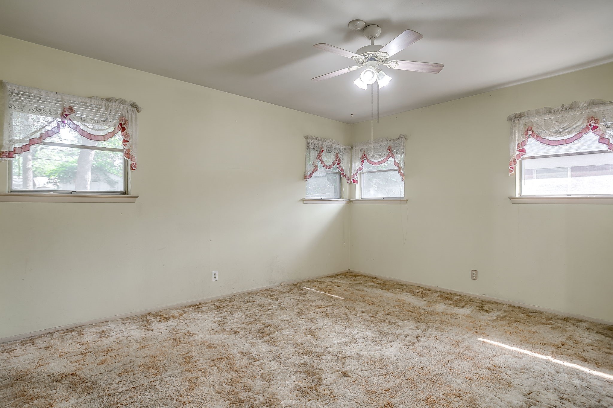 616 Post Oak Drive Hurst TX 76053