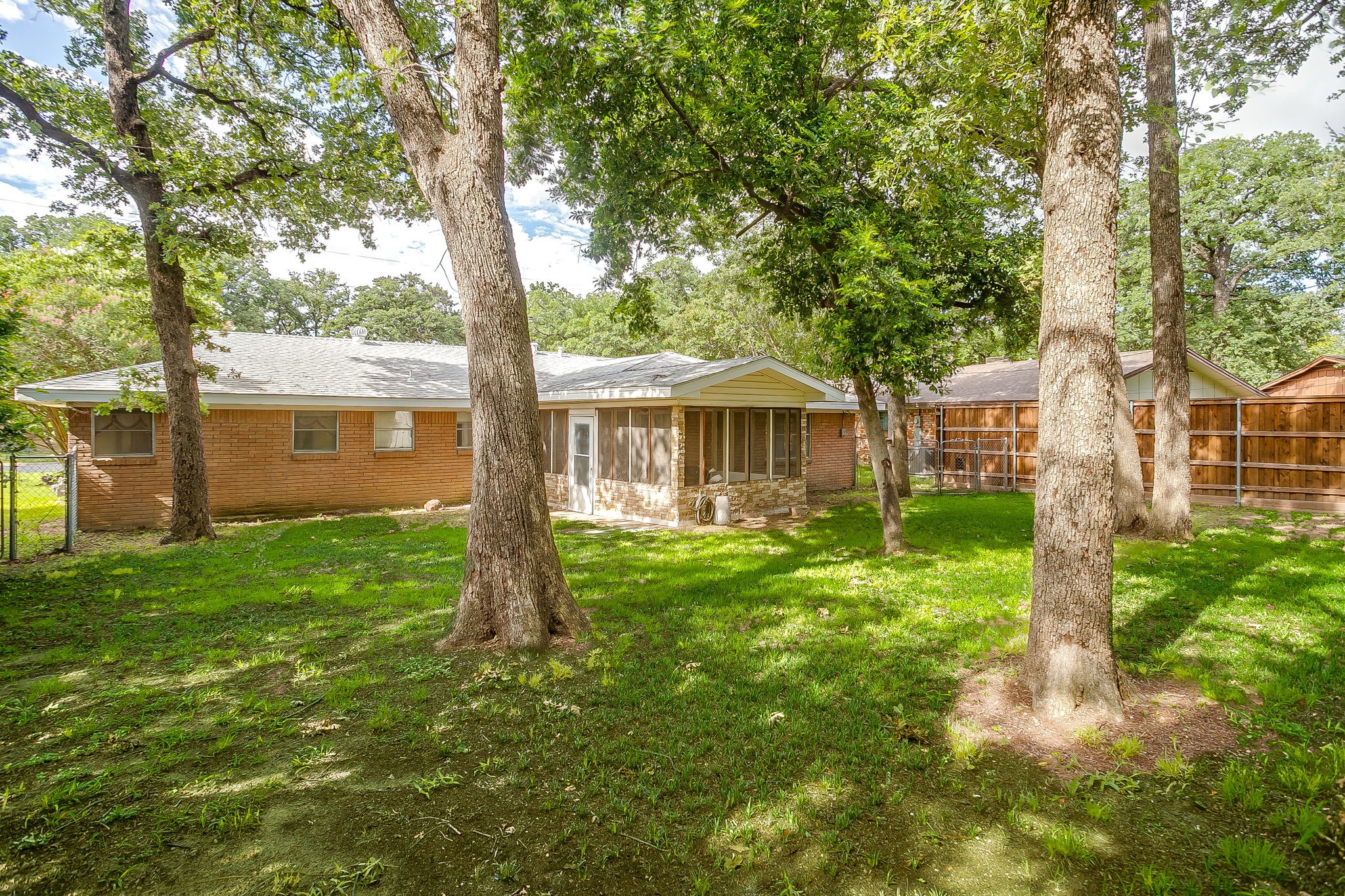 616 Post Oak Drive Hurst TX 76053