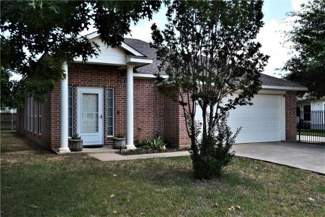 451 Senter Court Burleson TX 76028