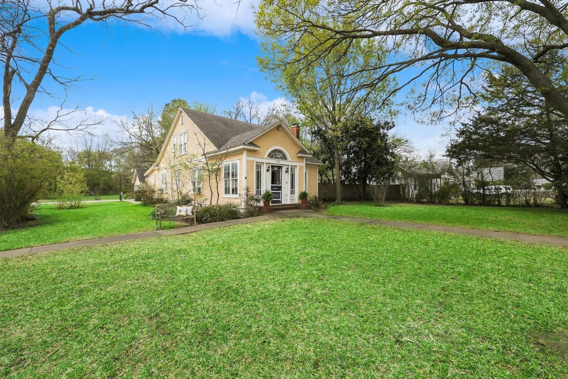 214 W Tennie Street Gainesville TX 76240