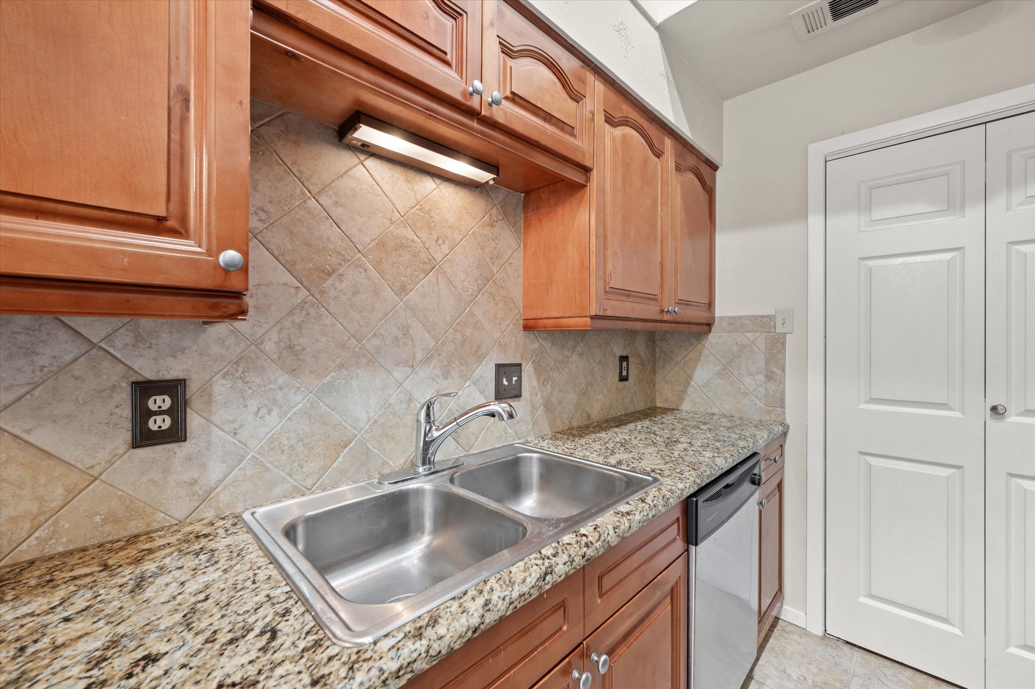 5664 Cedar Creek Drive Benbrook TX 76109