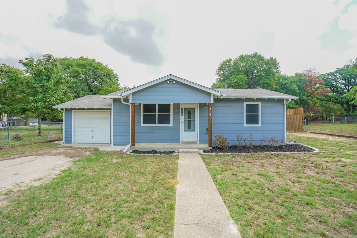 1012 Red Oak Street Azle TX 76020