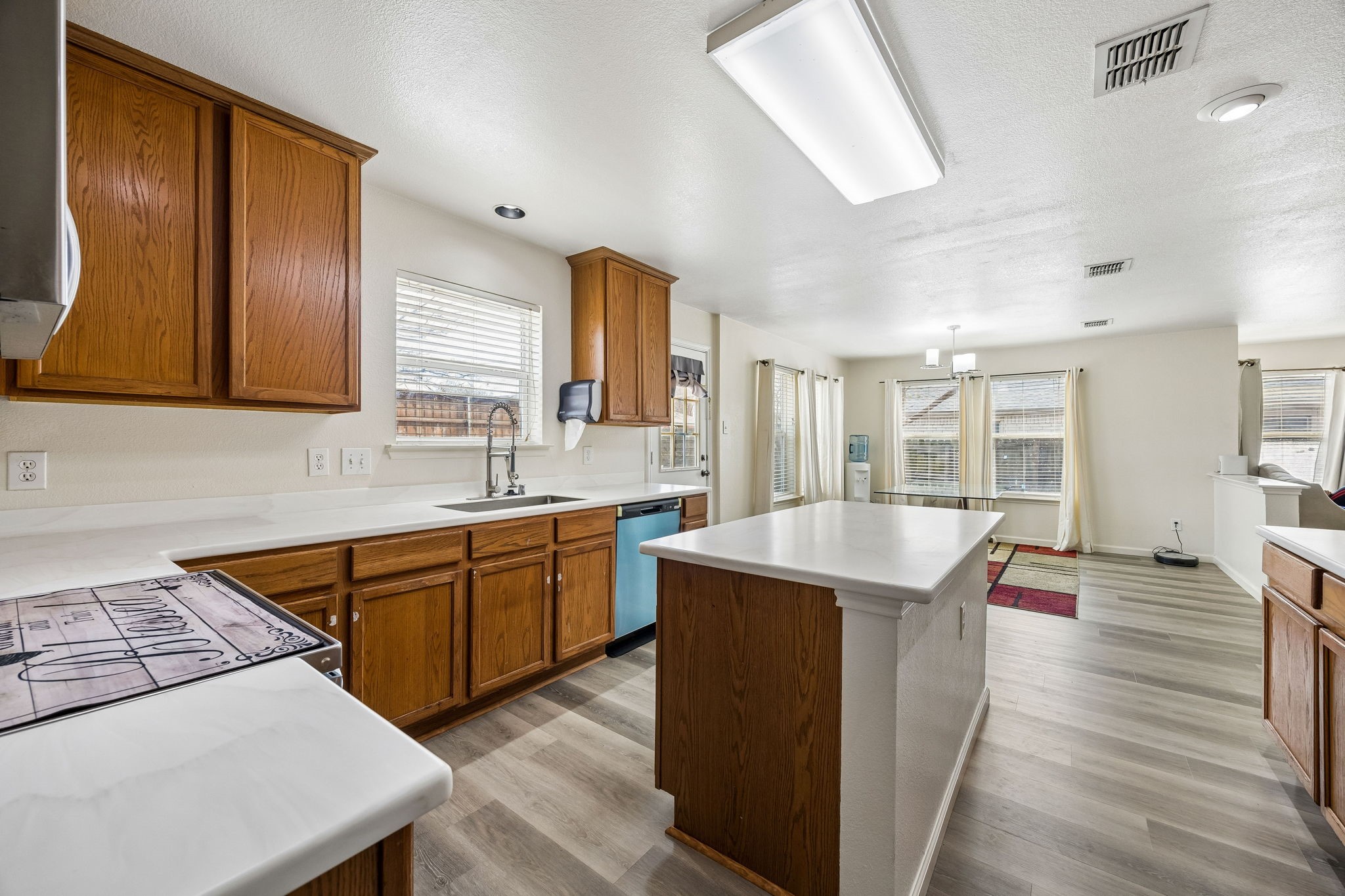 4706 Creekview Lane Balch Springs TX 75180