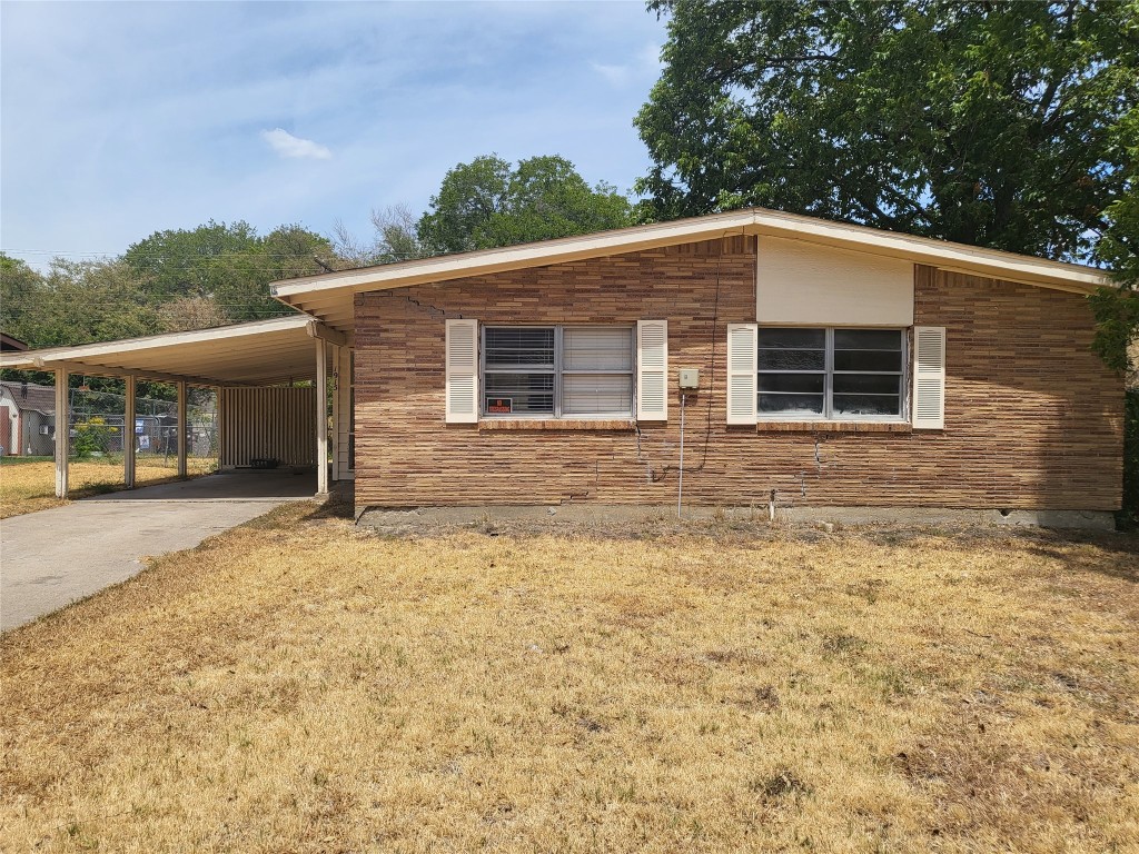 1915 Skylark Drive Arlington TX 76010