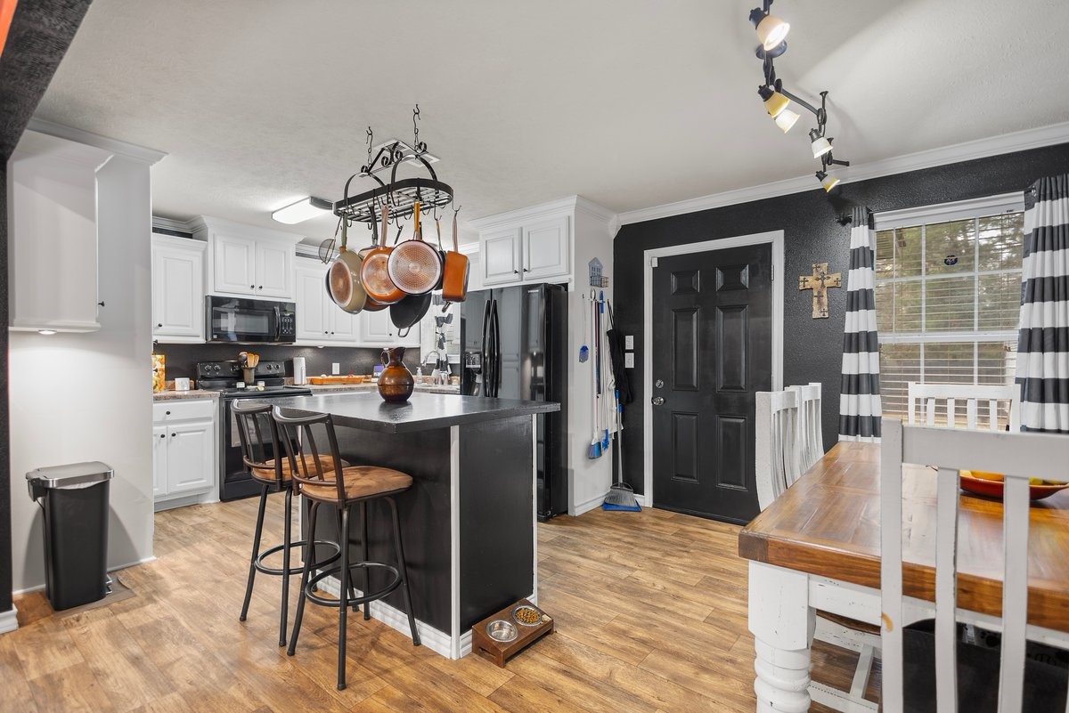 202 Spring Valley Queen City TX 75572