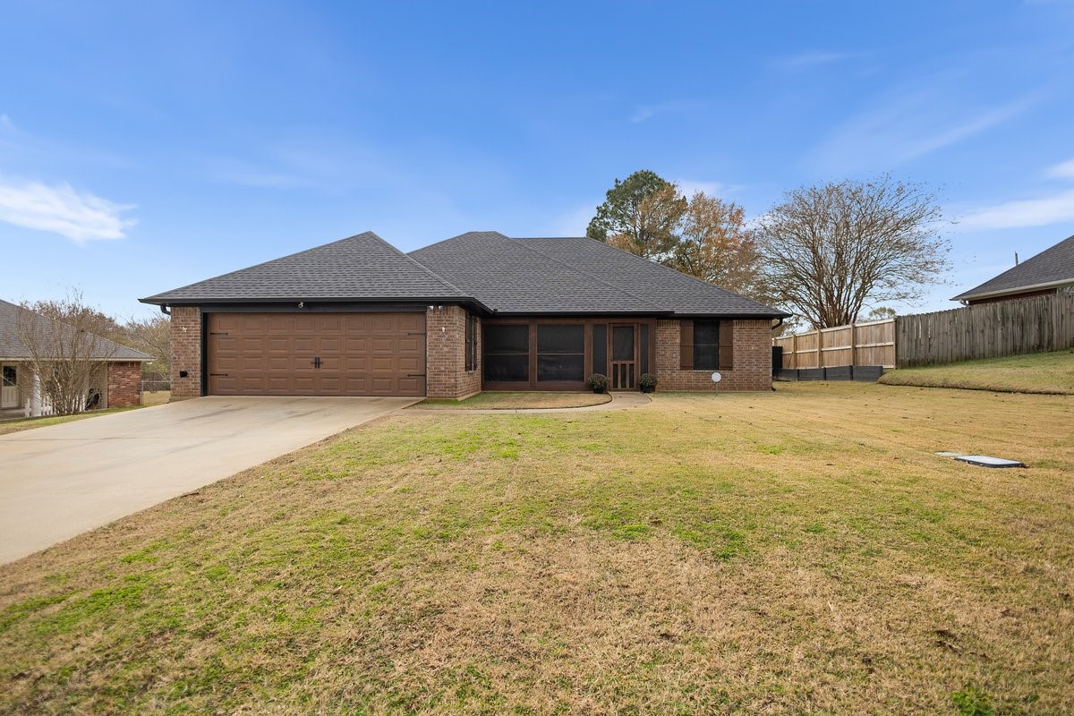 202 Spring Valley Queen City TX 75572