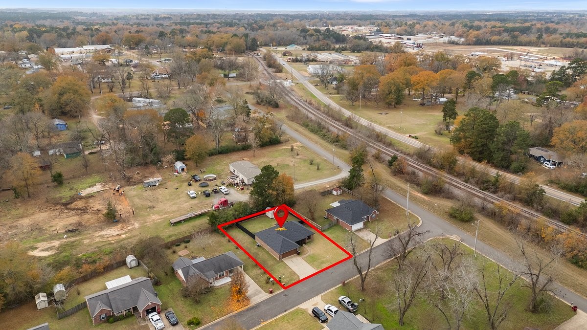 202 Spring Valley Queen City TX 75572