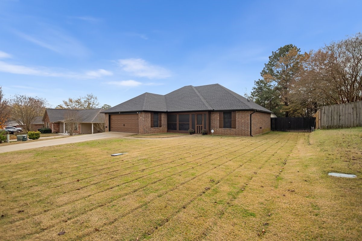 202 Spring Valley Queen City TX 75572