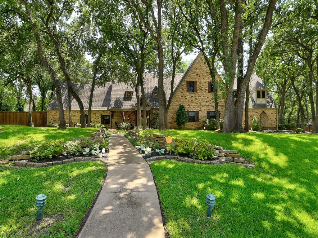 1612 Wimbleton Drive Bedford TX 76021
