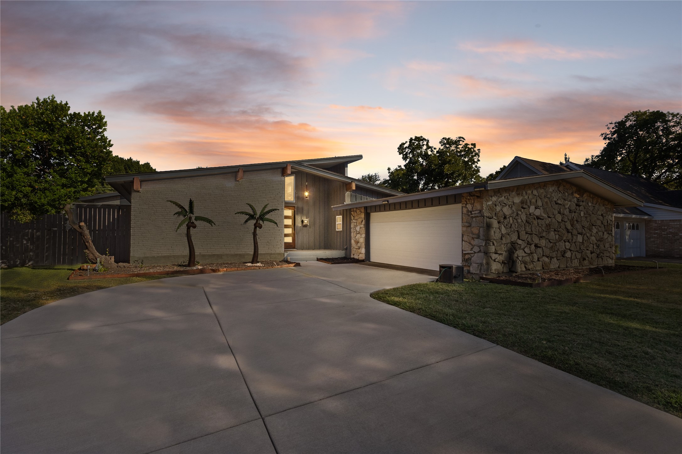 Farmers Branch TX, 12218 Treeview Lane