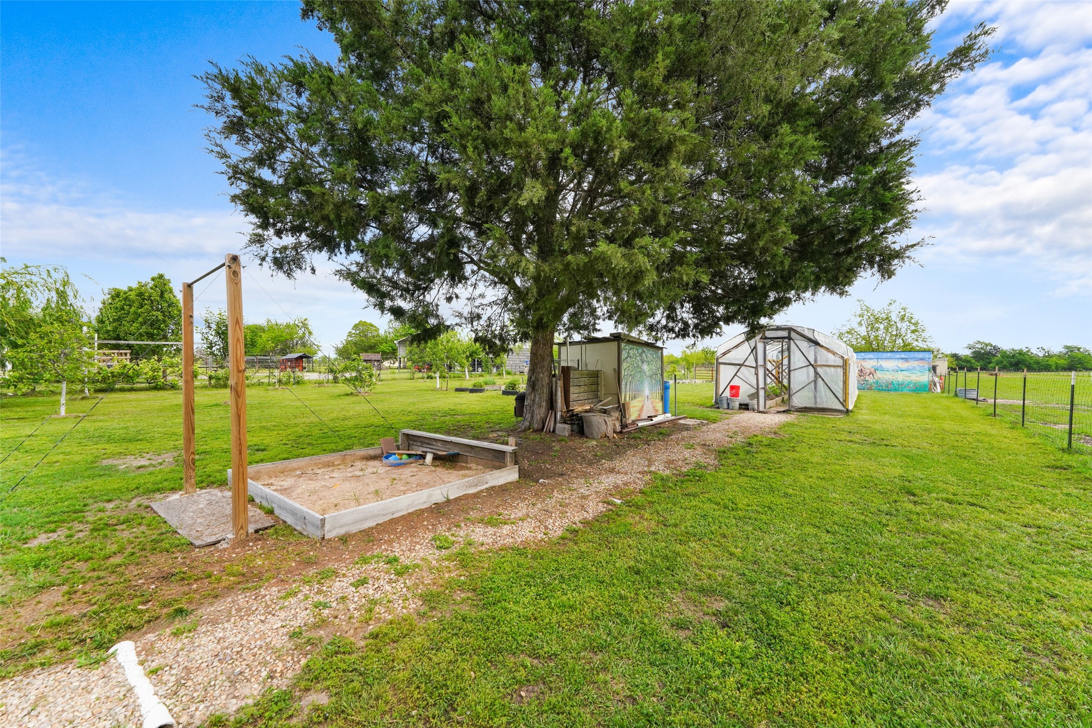 1414 Rs County Road 1605 Point TX 75472
