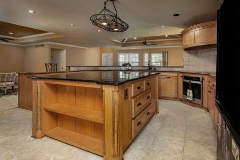 1801 W Holiday Fate TX 75087