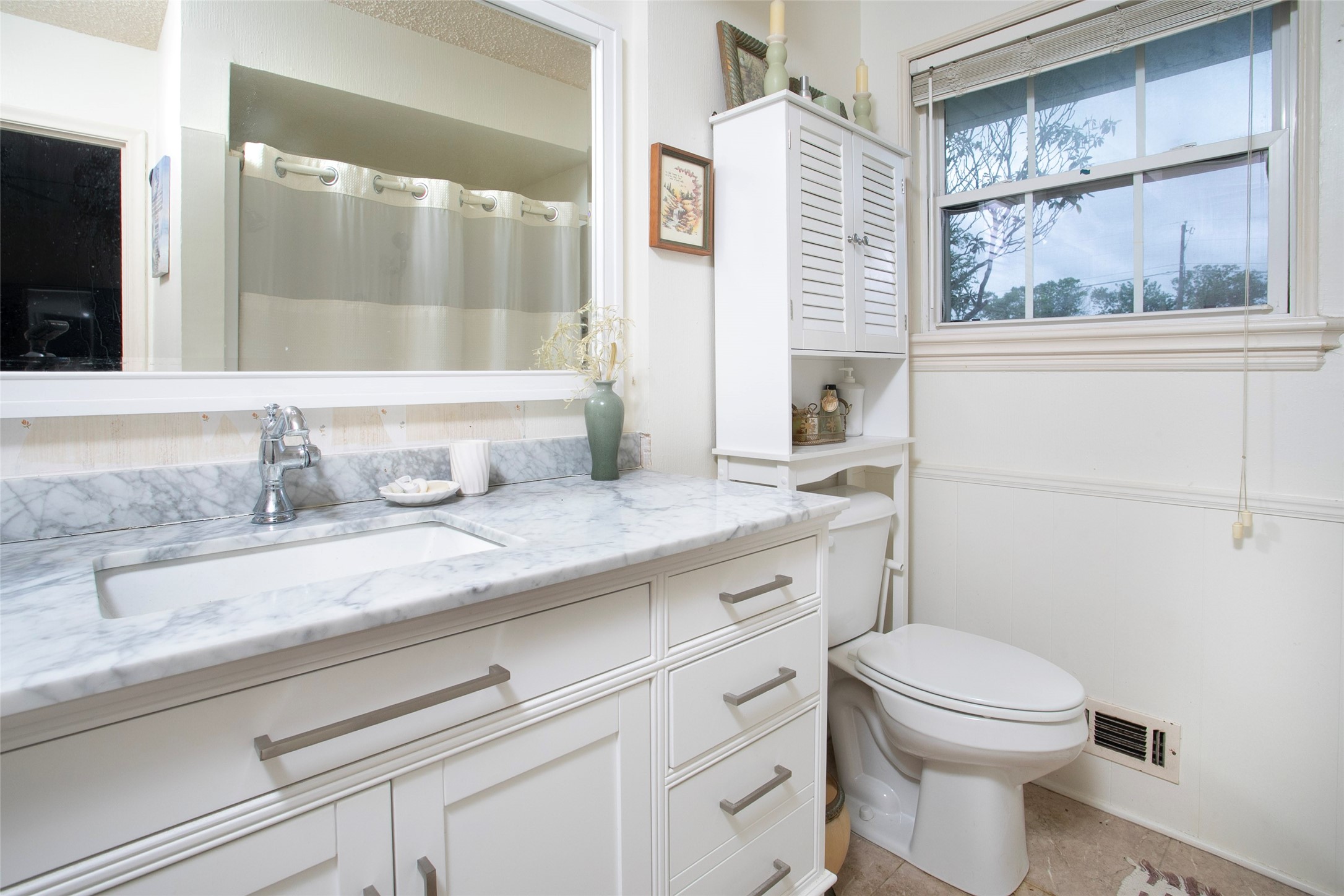 1801 W Holiday Fate TX 75087