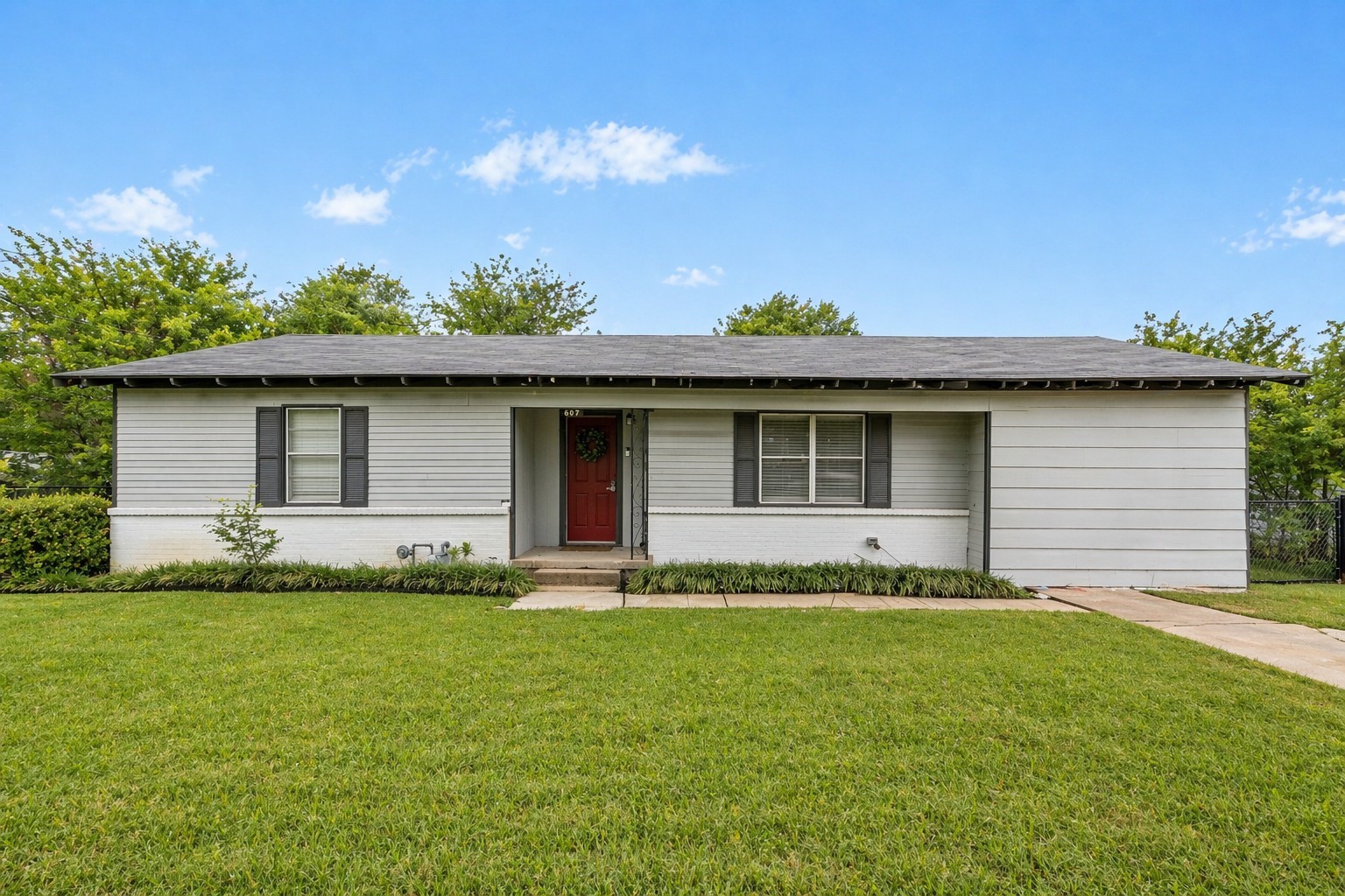 607 E Pine Street West TX 76691