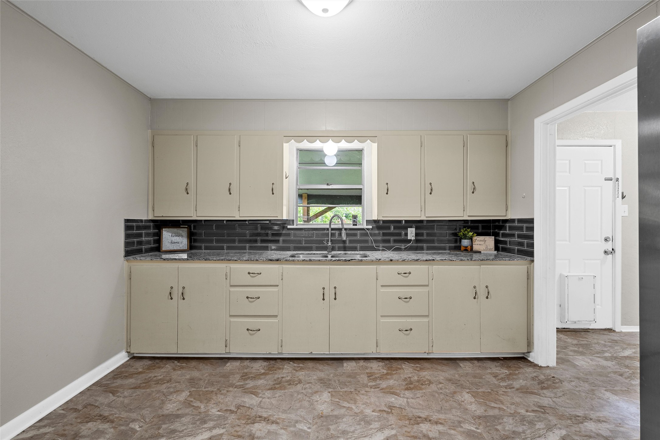 607 E Pine Street West TX 76691