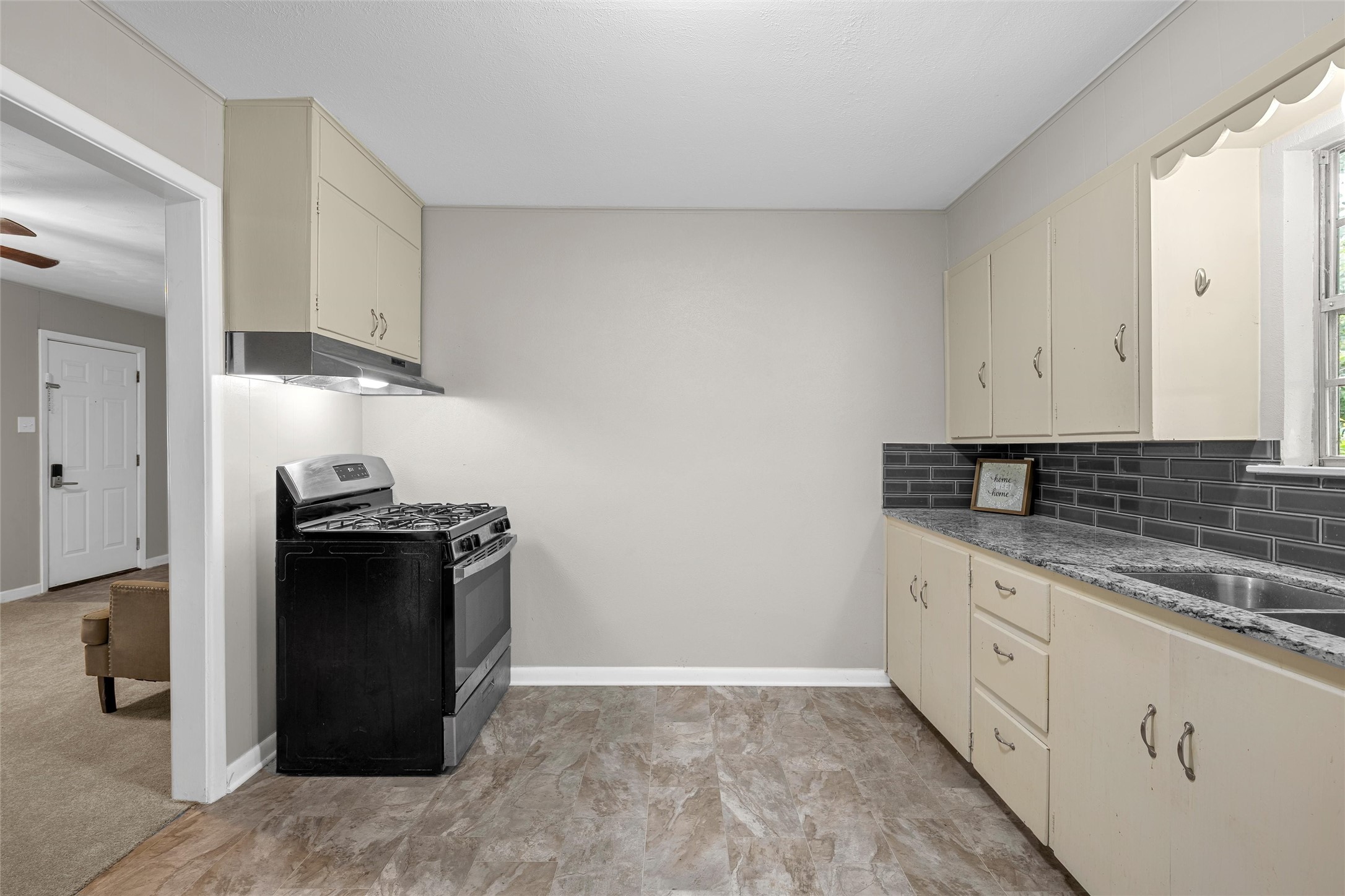 607 E Pine Street West TX 76691