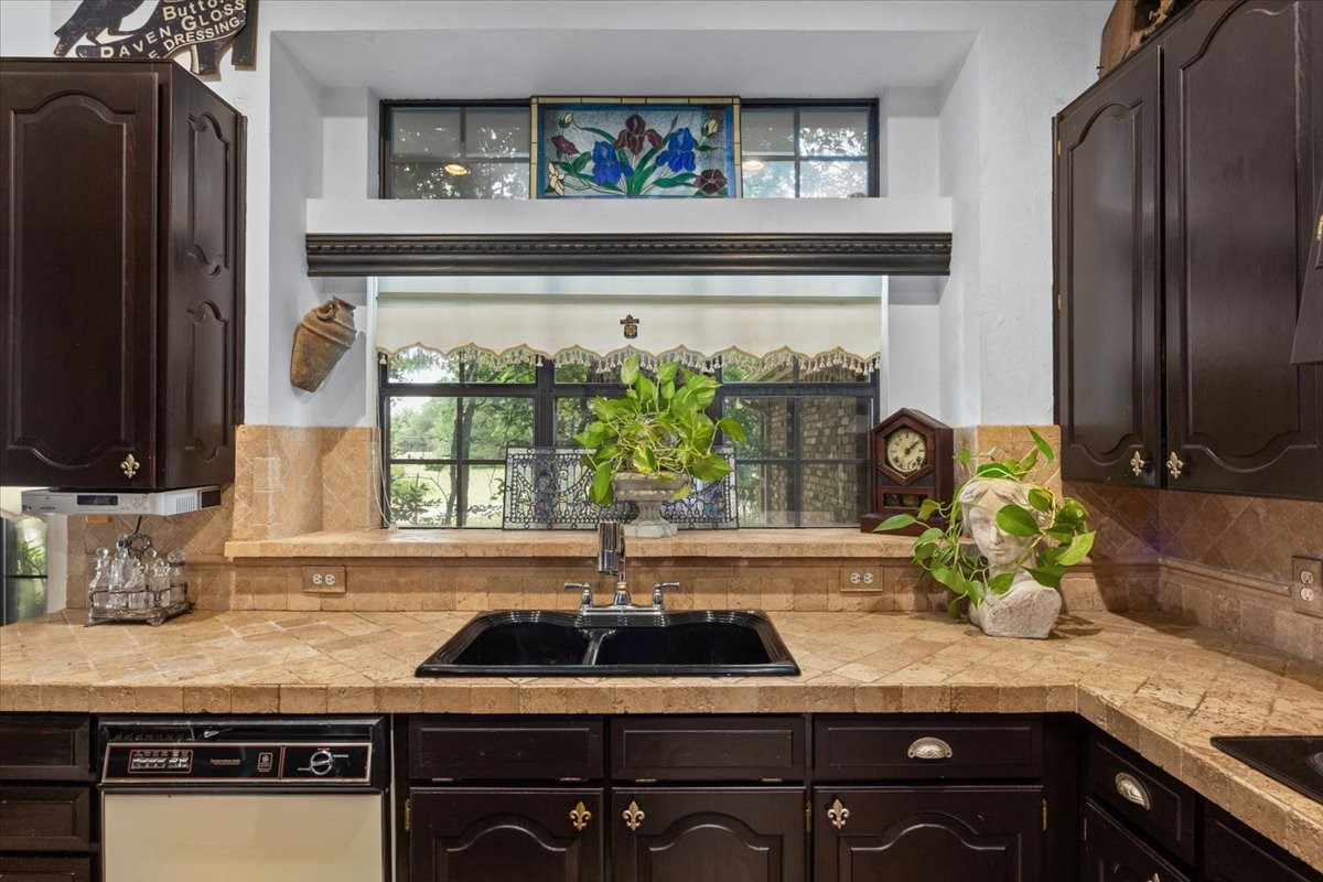 2 Sunset Lane Fort Worth TX 76108