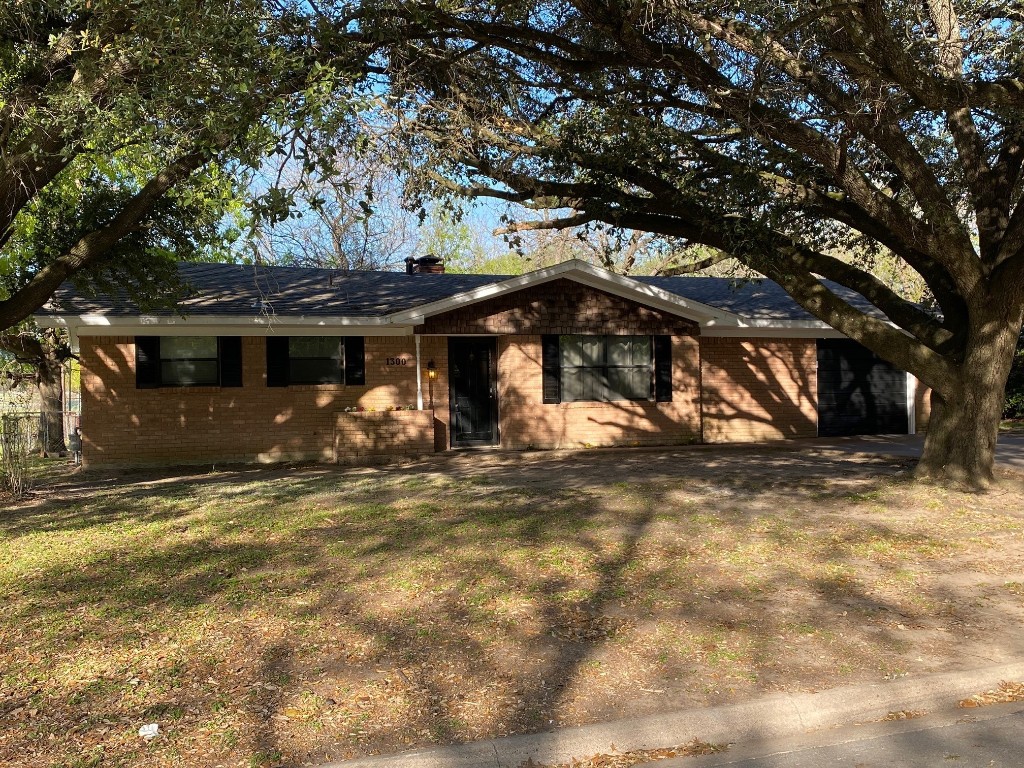 1300 Ann Arbor Drive Corsicana TX 75110
