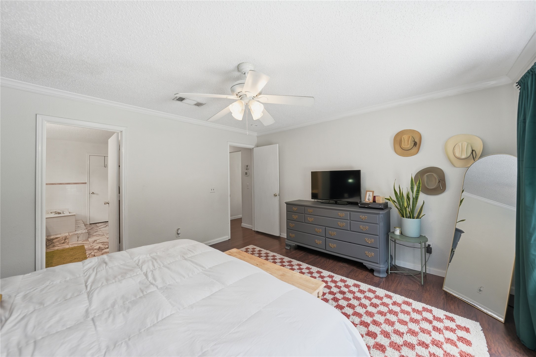 6924 Wooddale Drive Watauga TX 76148