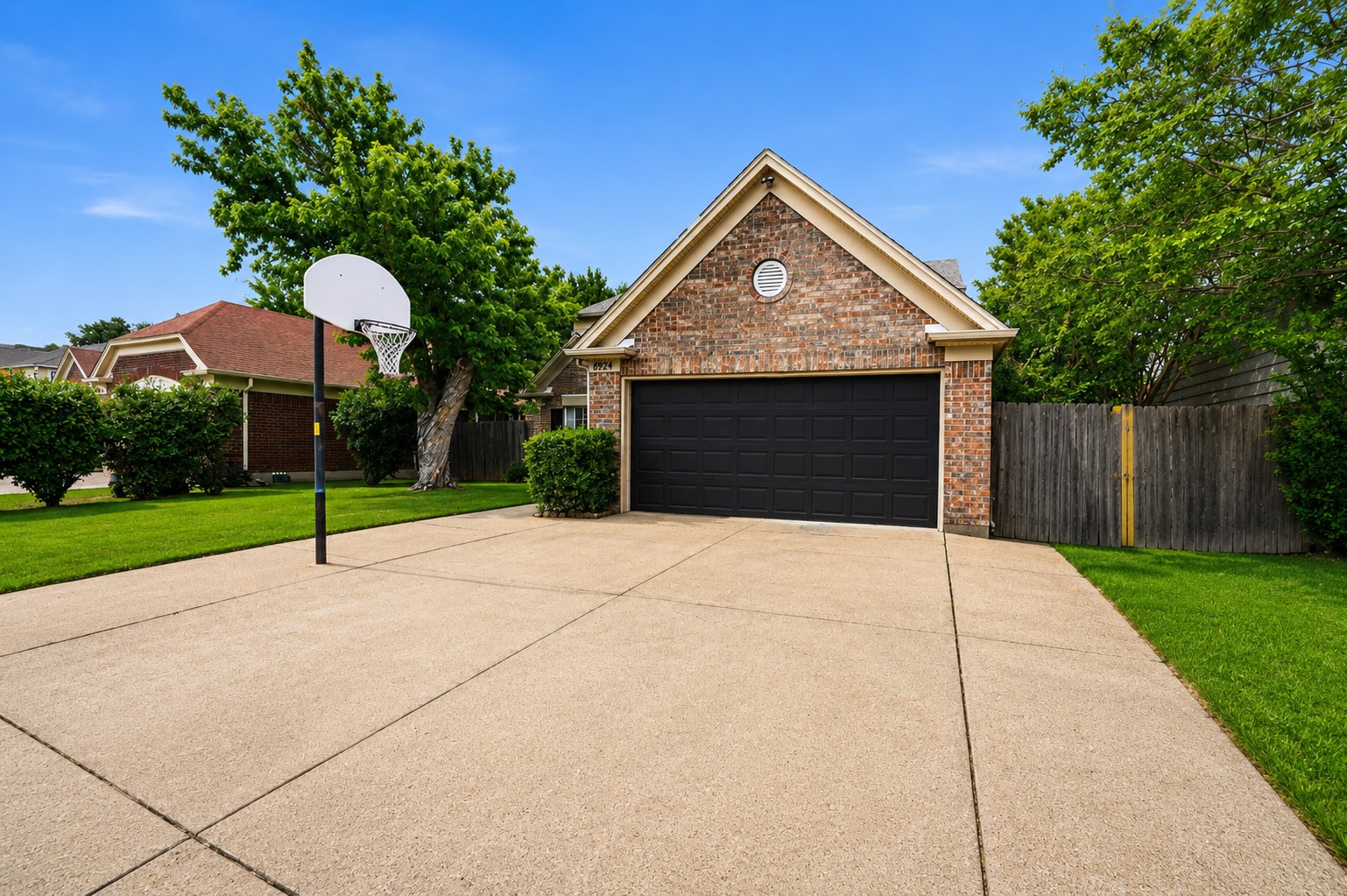 6924 Wooddale Drive Watauga TX 76148