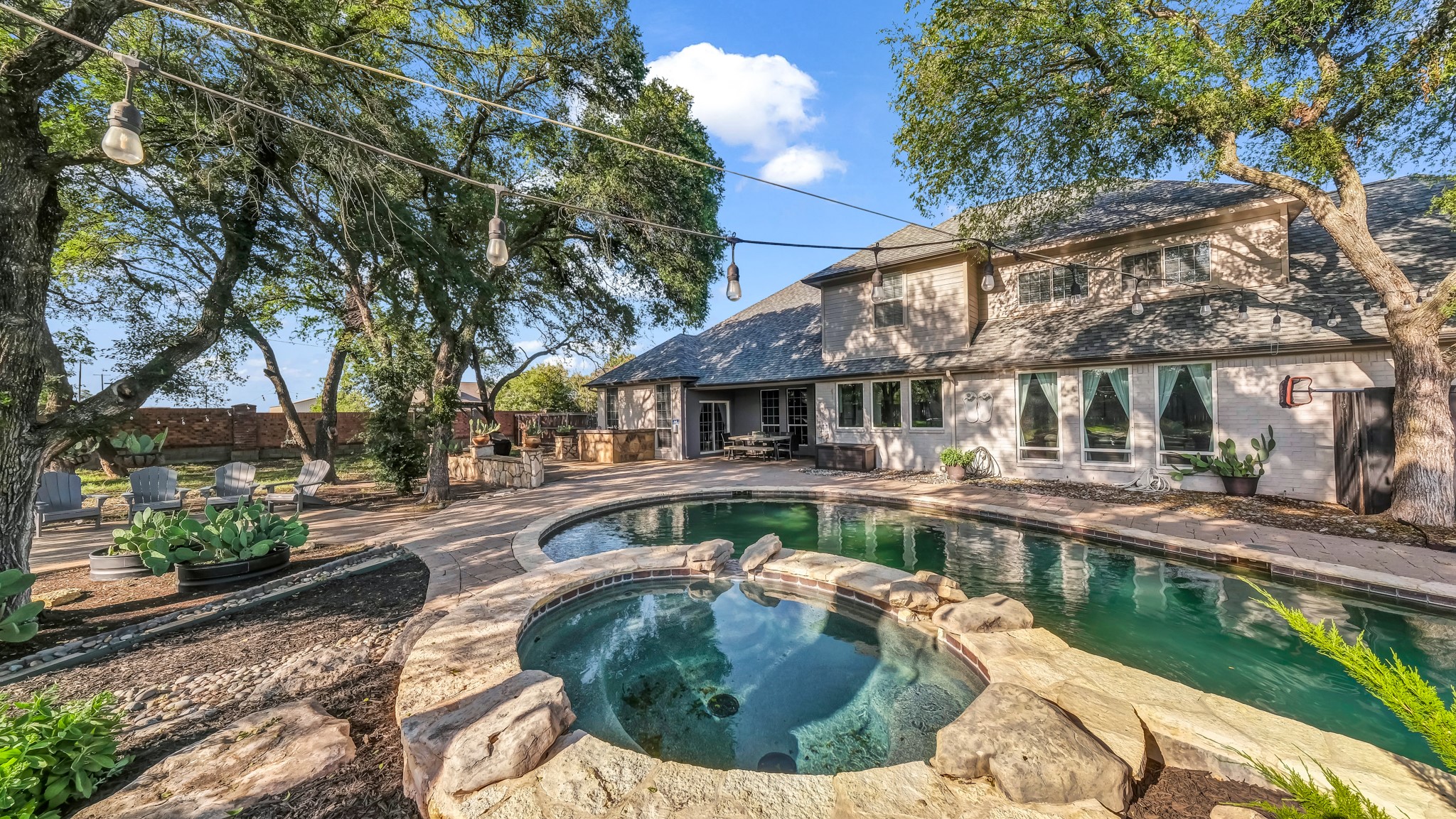 100 Oakview Drive Hudson Oaks TX 76087