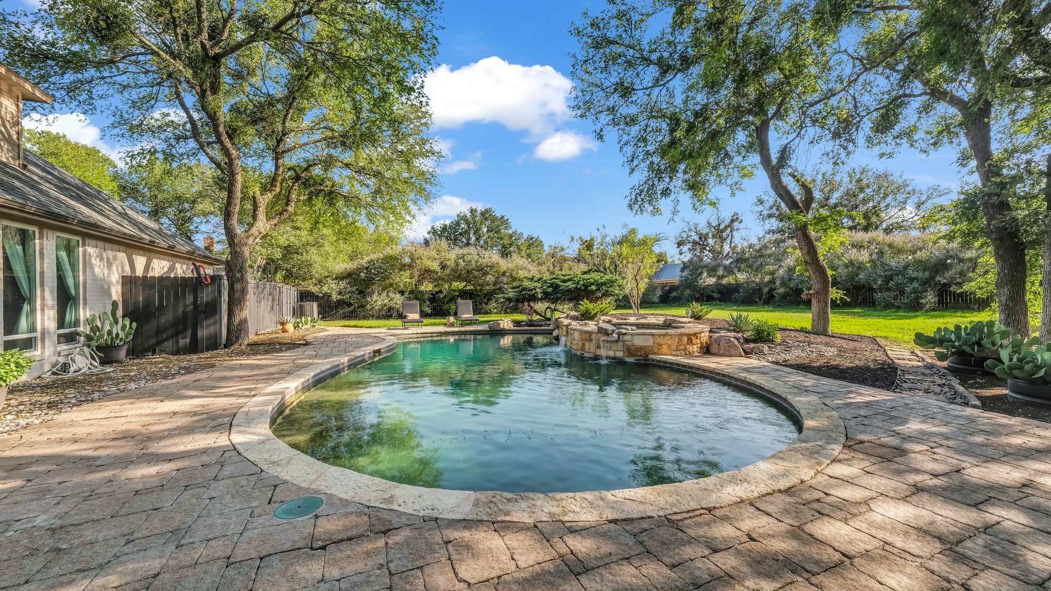 100 Oakview Drive Hudson Oaks TX 76087