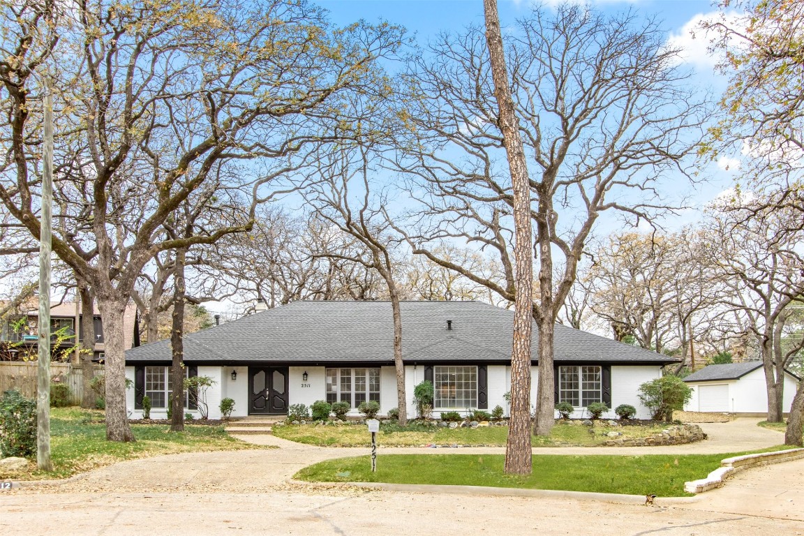 2511 Oak Manor Court Arlington TX 76012