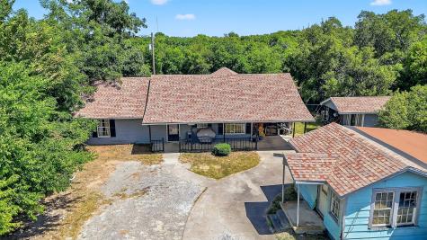 602 1/2 W Grand Street Whitewright TX 75491