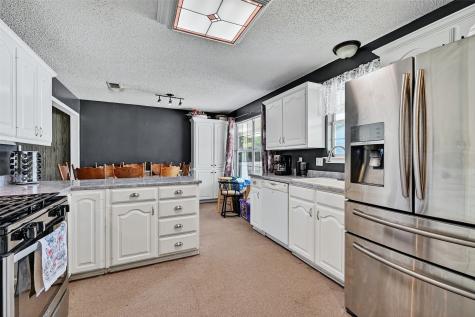 602 1/2 W Grand Street Whitewright TX 75491