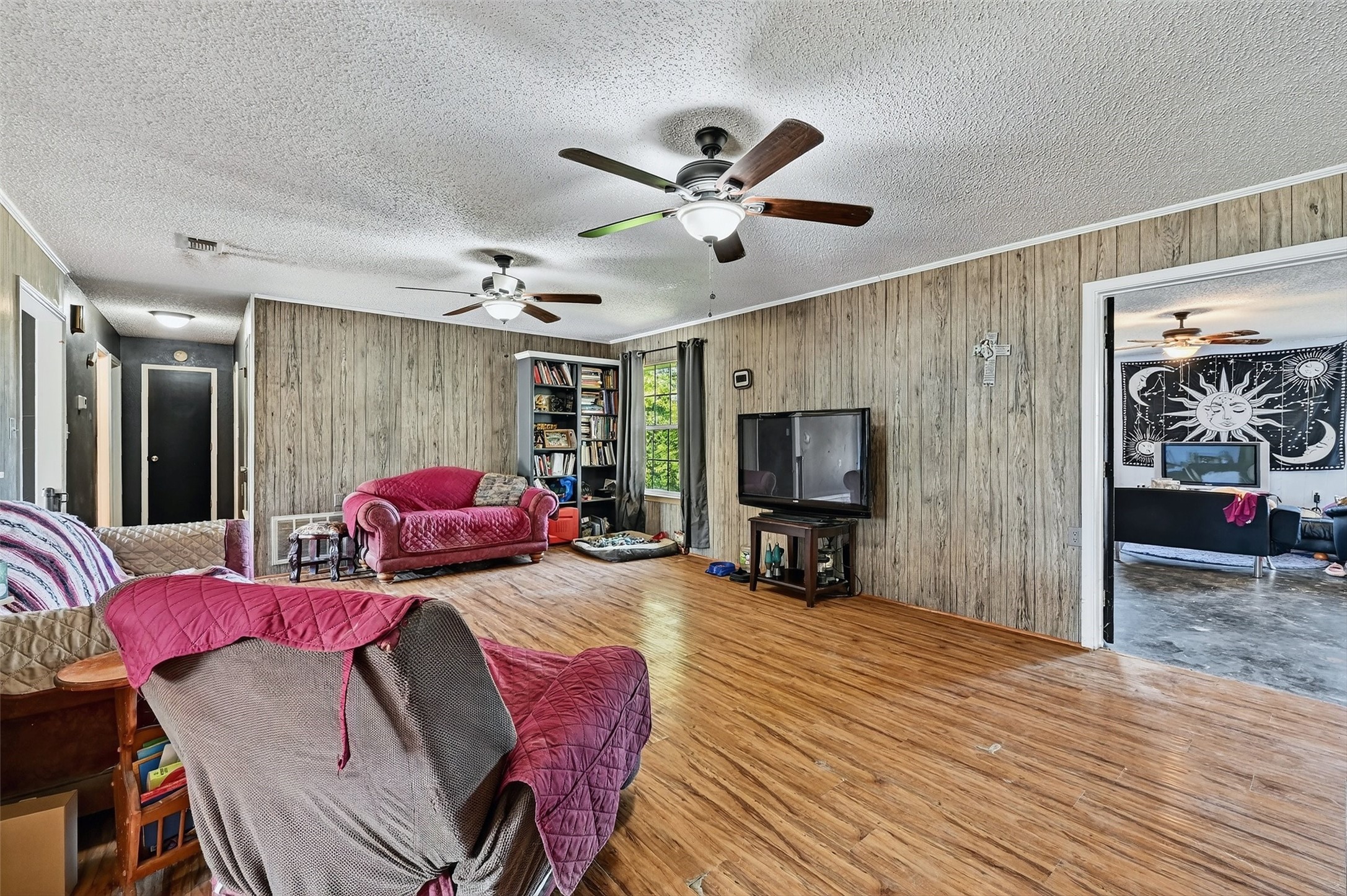 602 1/2 W Grand Street Whitewright TX 75491