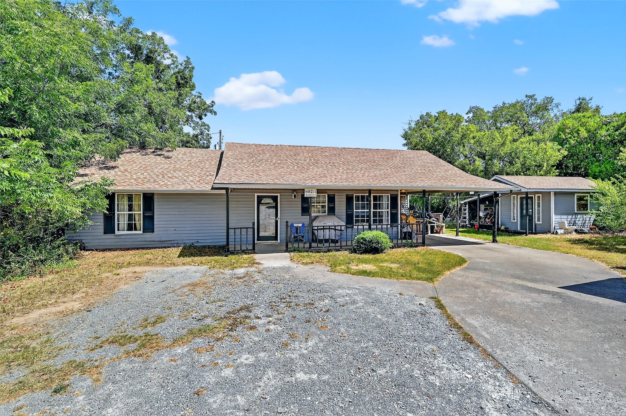 602 1/2 W Grand Street Whitewright TX 75491