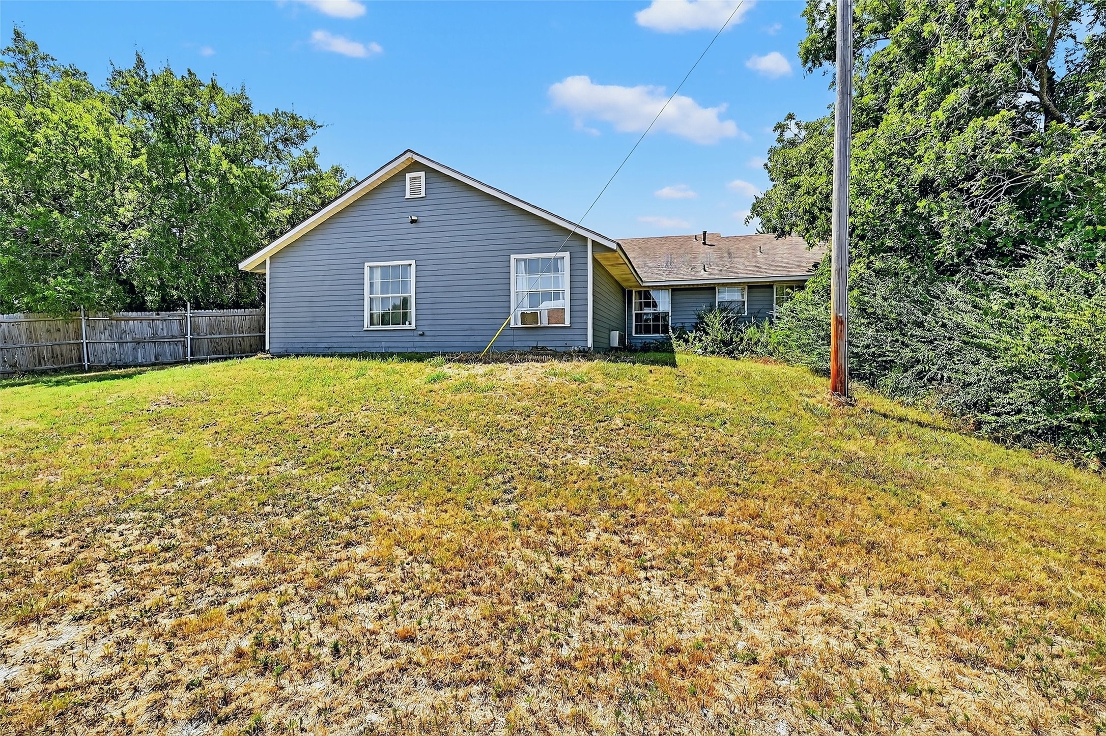 602 1/2 W Grand Street Whitewright TX 75491