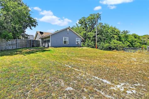 602 1/2 W Grand Street Whitewright TX 75491