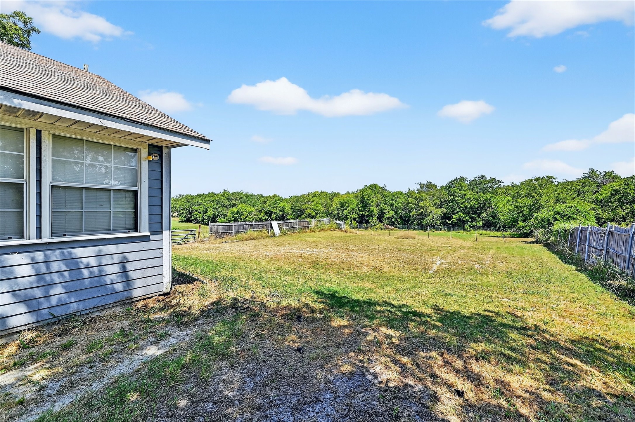 602 1/2 W Grand Street Whitewright TX 75491