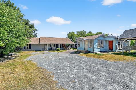 602 1/2 W Grand Street Whitewright TX 75491