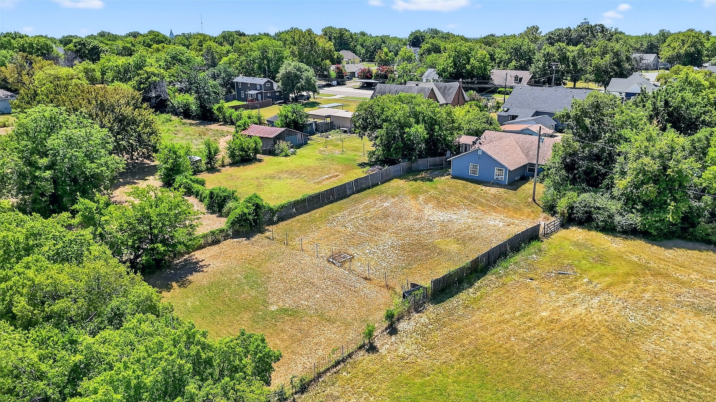 602 1/2 W Grand Street Whitewright TX 75491