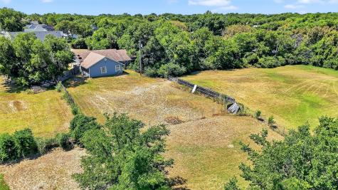 602 1/2 W Grand Street Whitewright TX 75491